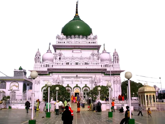 Dargah in Dewa sharif png