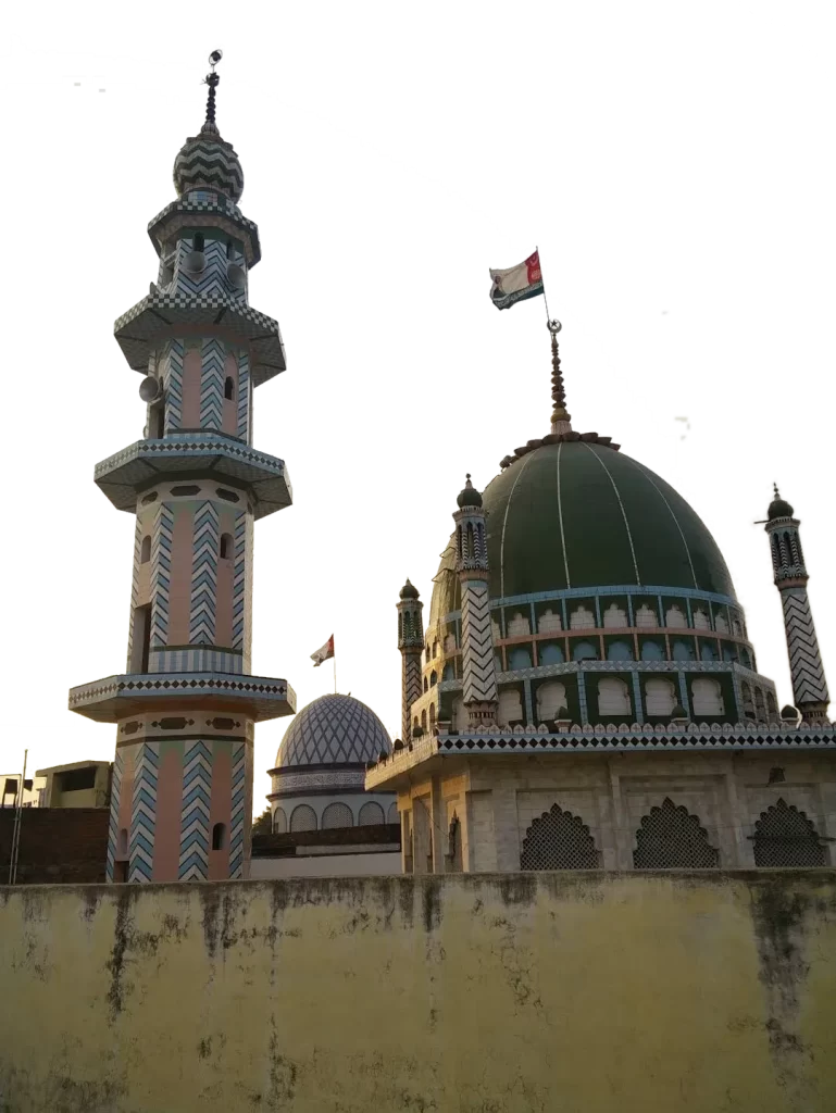 Lower angle view of Gumbad-E-shere beshe ahle sunnat png